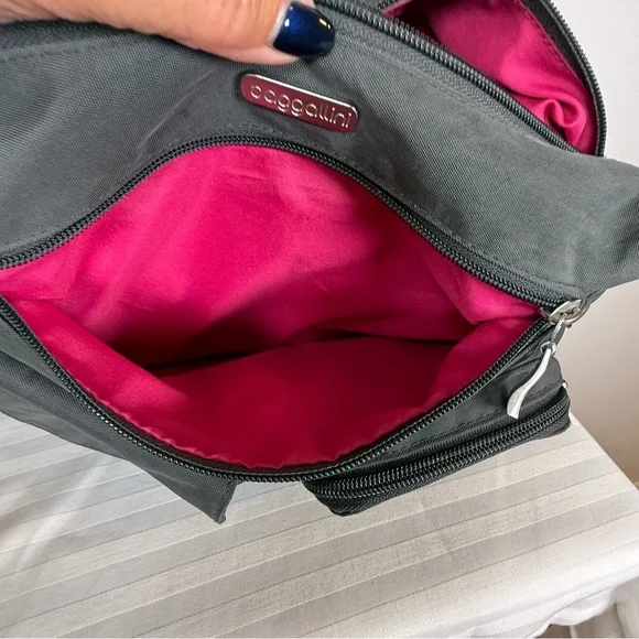 Baggallini ‘Everywhere’ Bag Charcoal Gray Bright Pink Lining Adjustable Strap - Picture 12 of 16